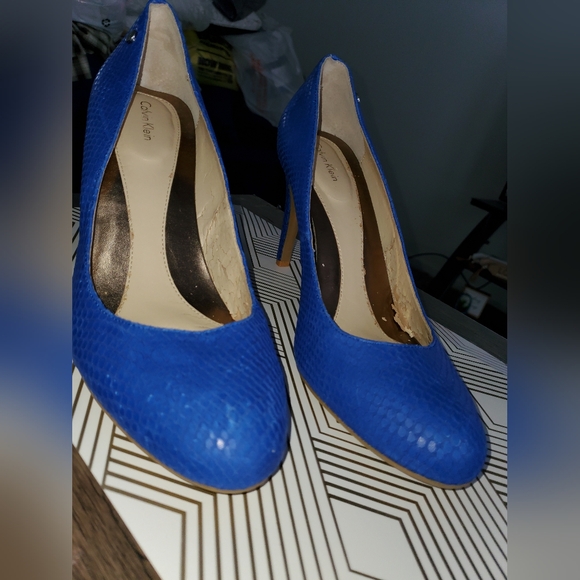 Calvin Klein textured pumps - Picture 4 of 6